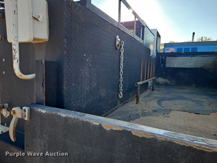 image for item EB8263 2005 Ford F750 Super Duty XL utility / service truck