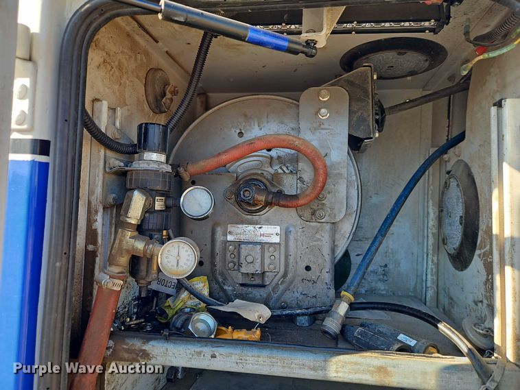 image for item EB8263 2005 Ford F750 Super Duty XL utility / service truck