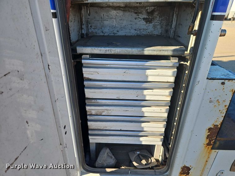 image for item EB8263 2005 Ford F750 Super Duty XL utility / service truck