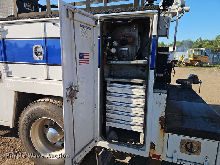 image for item EB8263 2005 Ford F750 Super Duty XL utility / service truck