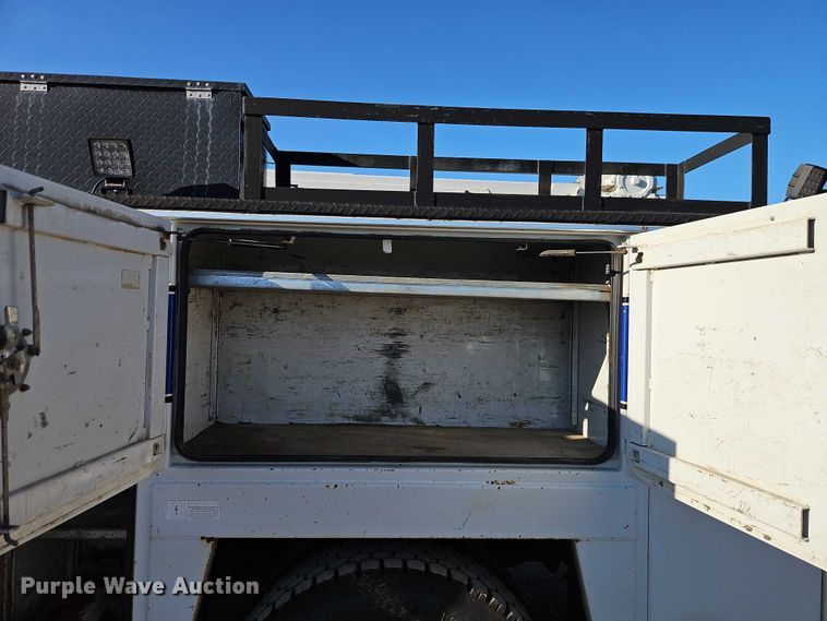 image for item EB8263 2005 Ford F750 Super Duty XL utility / service truck