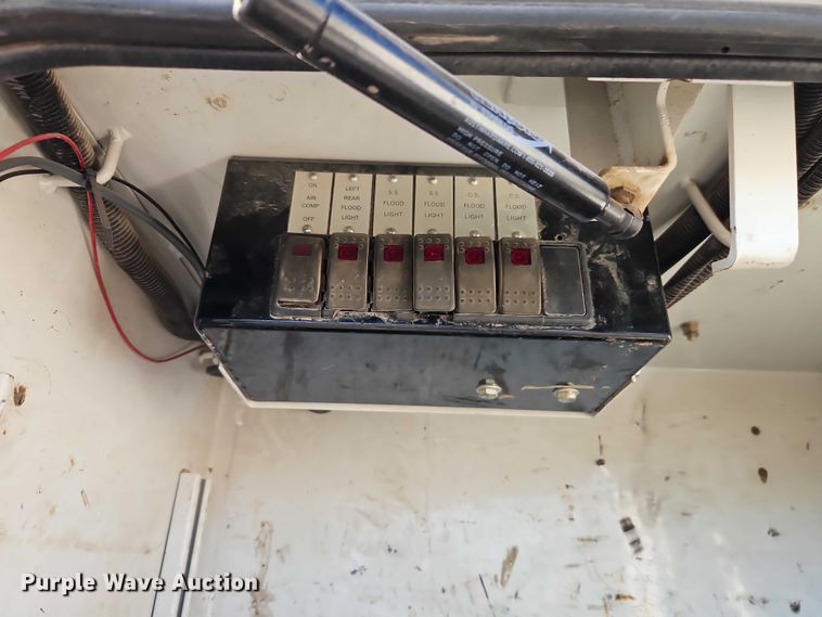 image for item EB8263 2005 Ford F750 Super Duty XL utility / service truck