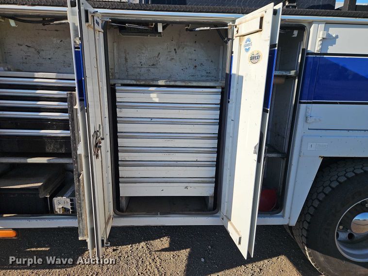 image for item EB8263 2005 Ford F750 Super Duty XL utility / service truck