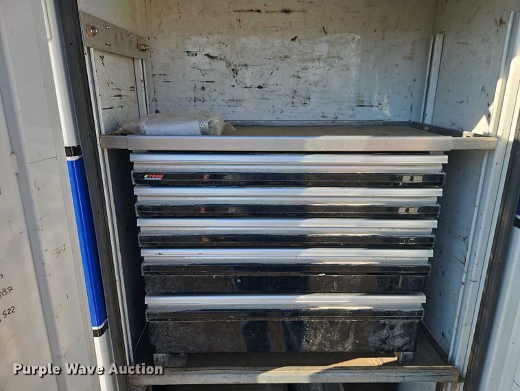 image for item EB8263 2005 Ford F750 Super Duty XL utility / service truck