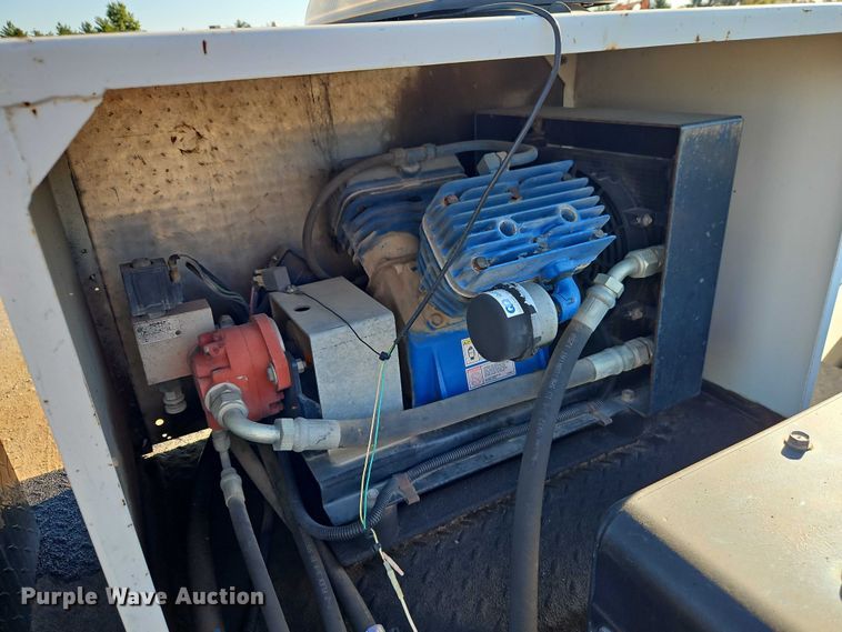 image for item EB8263 2005 Ford F750 Super Duty XL utility / service truck