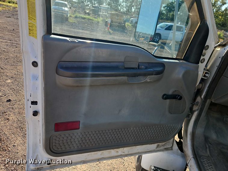 image for item EB8263 2005 Ford F750 Super Duty XL utility / service truck