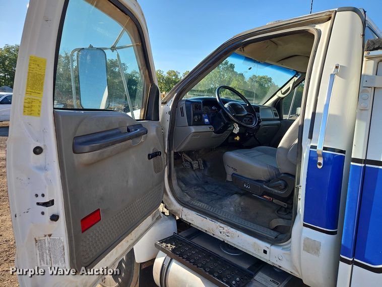 image for item EB8263 2005 Ford F750 Super Duty XL utility / service truck
