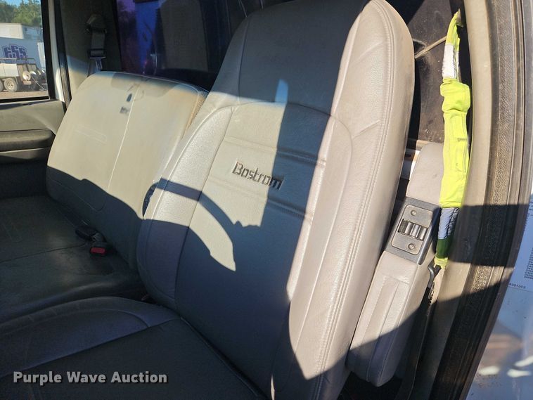 image for item EB8263 2005 Ford F750 Super Duty XL utility / service truck