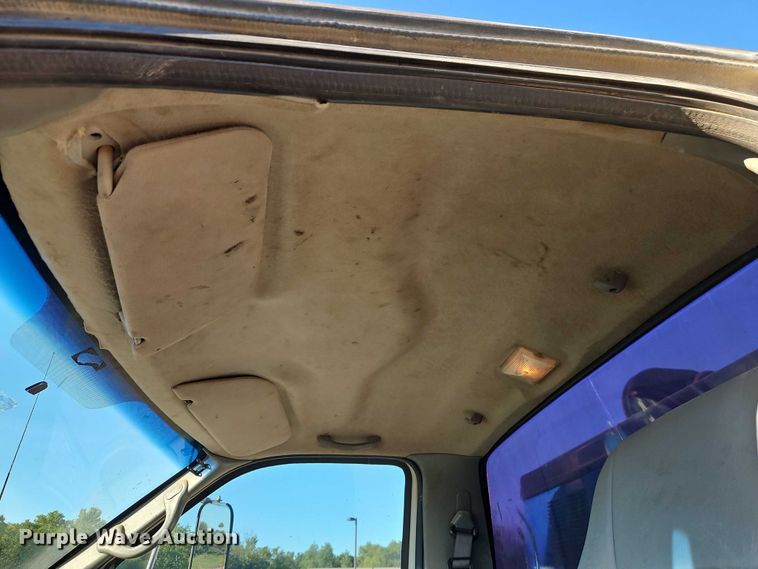 image for item EB8263 2005 Ford F750 Super Duty XL utility / service truck