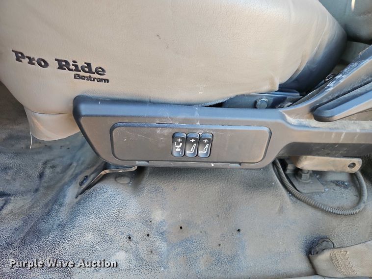 image for item EB8263 2005 Ford F750 Super Duty XL utility / service truck