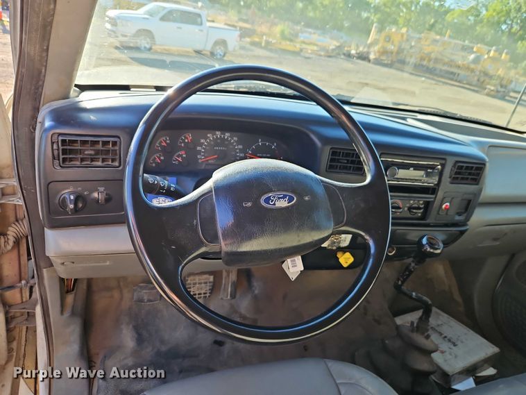 image for item EB8263 2005 Ford F750 Super Duty XL utility / service truck