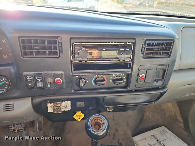 image for item EB8263 2005 Ford F750 Super Duty XL utility / service truck