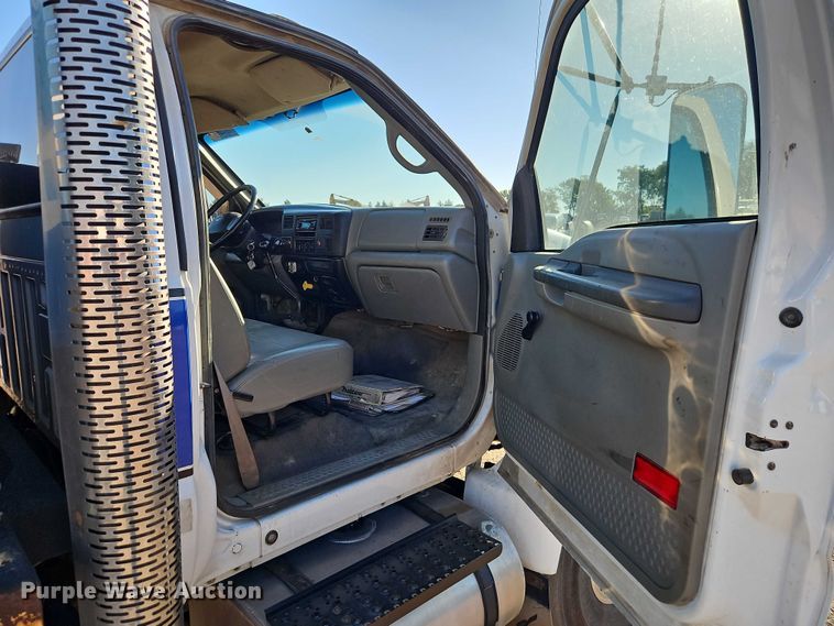 image for item EB8263 2005 Ford F750 Super Duty XL utility / service truck