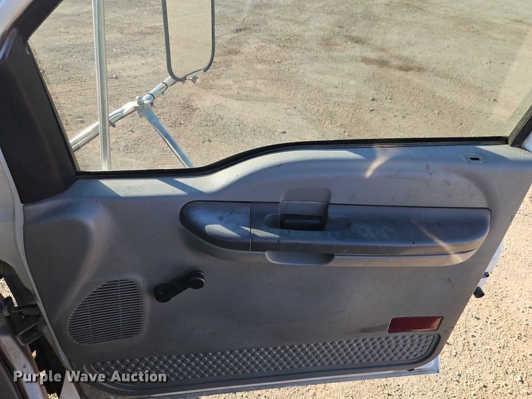 image for item EB8263 2005 Ford F750 Super Duty XL utility / service truck