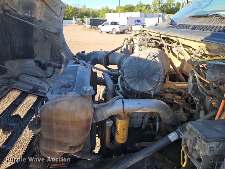 image for item EB8263 2005 Ford F750 Super Duty XL utility / service truck