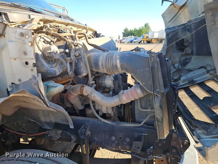 image for item EB8263 2005 Ford F750 Super Duty XL utility / service truck