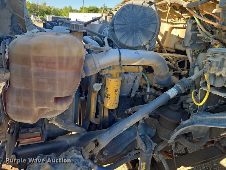 image for item EB8263 2005 Ford F750 Super Duty XL utility / service truck