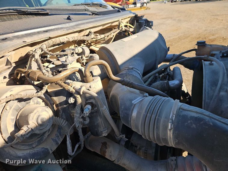 image for item EB8263 2005 Ford F750 Super Duty XL utility / service truck