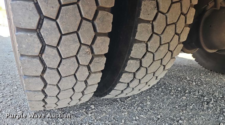 image for item EB8263 2005 Ford F750 Super Duty XL utility / service truck