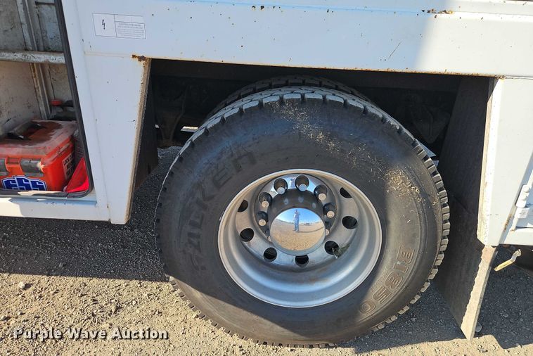 image for item EB8263 2005 Ford F750 Super Duty XL utility / service truck