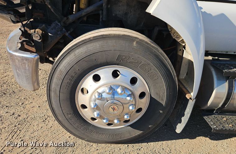 image for item EB8263 2005 Ford F750 Super Duty XL utility / service truck