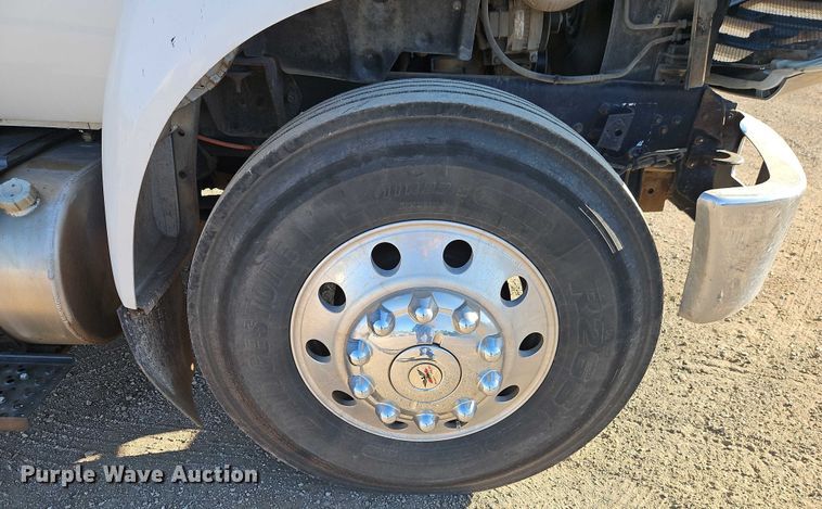 image for item EB8263 2005 Ford F750 Super Duty XL utility / service truck