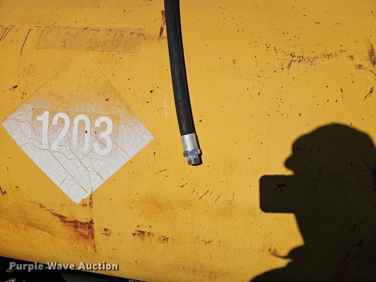 image for item EB8264 Tank trailer