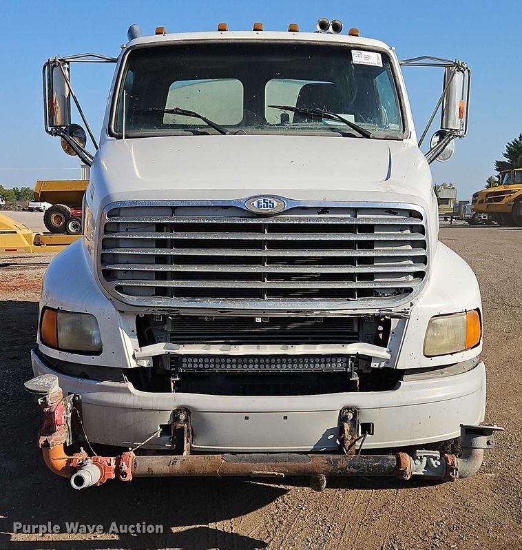 image for item EB8267 2001 Sterling A9500 water truck