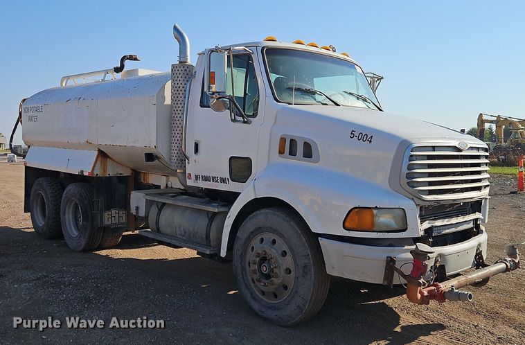 image for item EB8267 2001 Sterling A9500 water truck