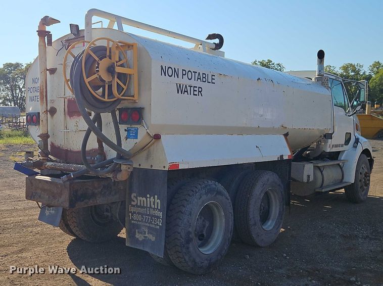 image for item EB8267 2001 Sterling A9500 water truck