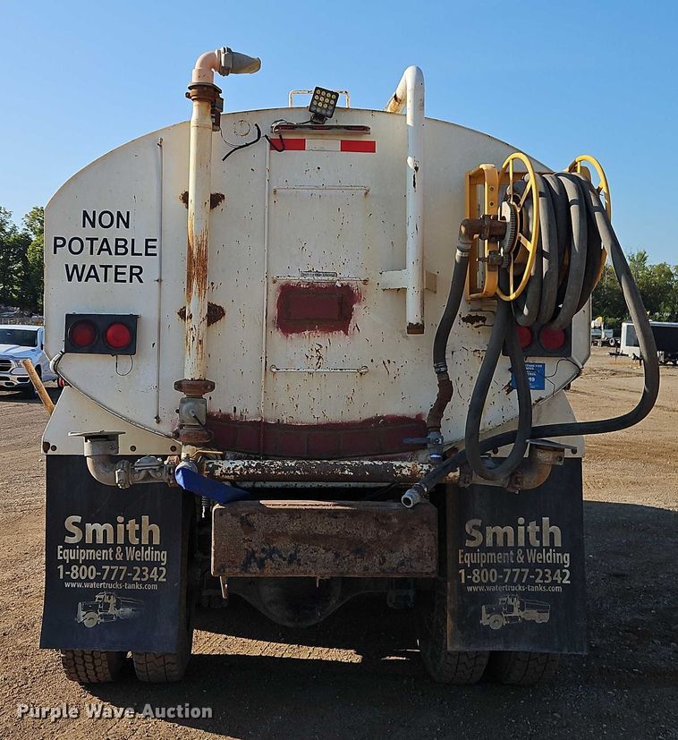 image for item EB8267 2001 Sterling A9500 water truck
