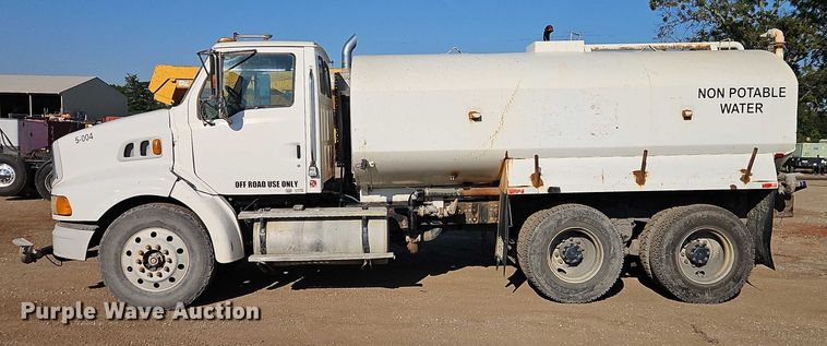image for item EB8267 2001 Sterling A9500 water truck