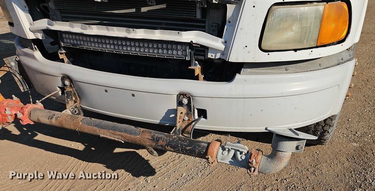 image for item EB8267 2001 Sterling A9500 water truck