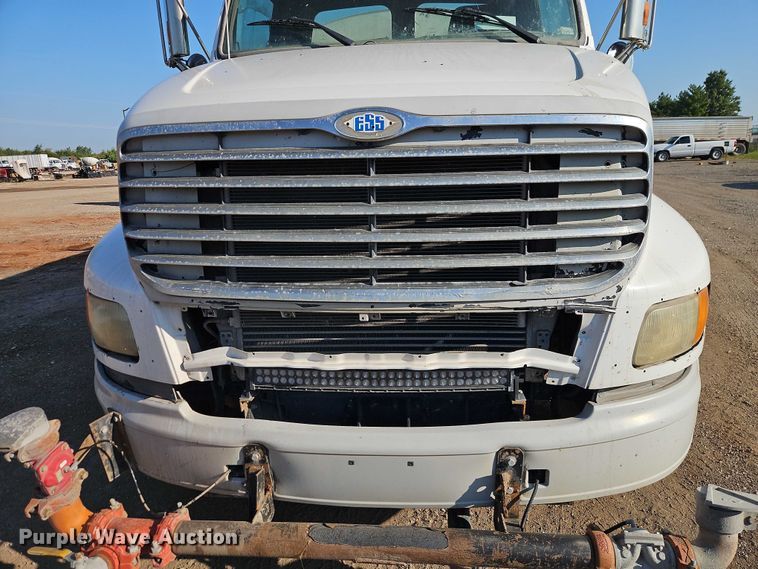 image for item EB8267 2001 Sterling A9500 water truck