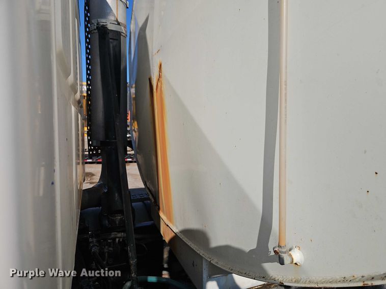 image for item EB8267 2001 Sterling A9500 water truck