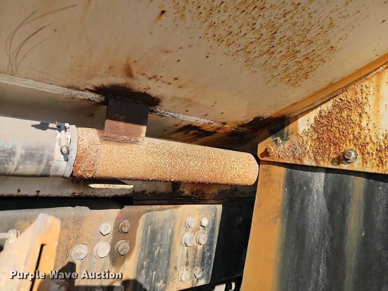 image for item EB8267 2001 Sterling A9500 water truck