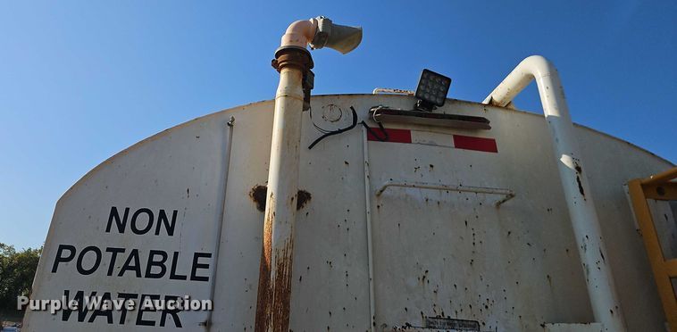 image for item EB8267 2001 Sterling A9500 water truck