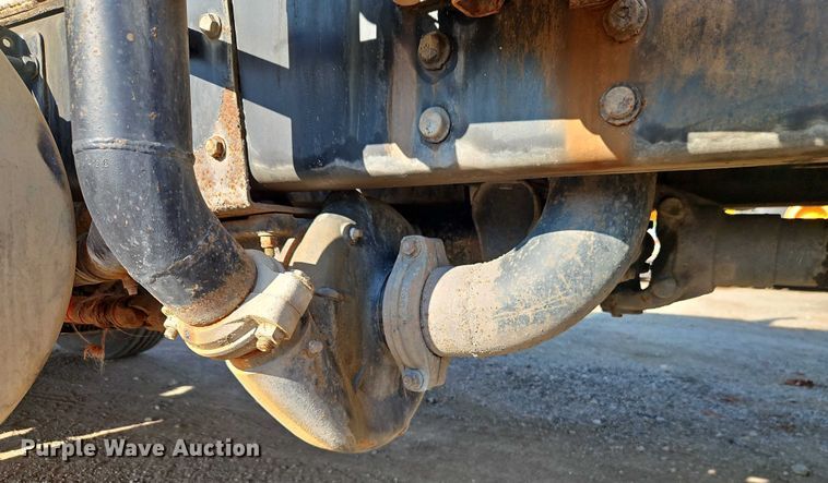 image for item EB8267 2001 Sterling A9500 water truck