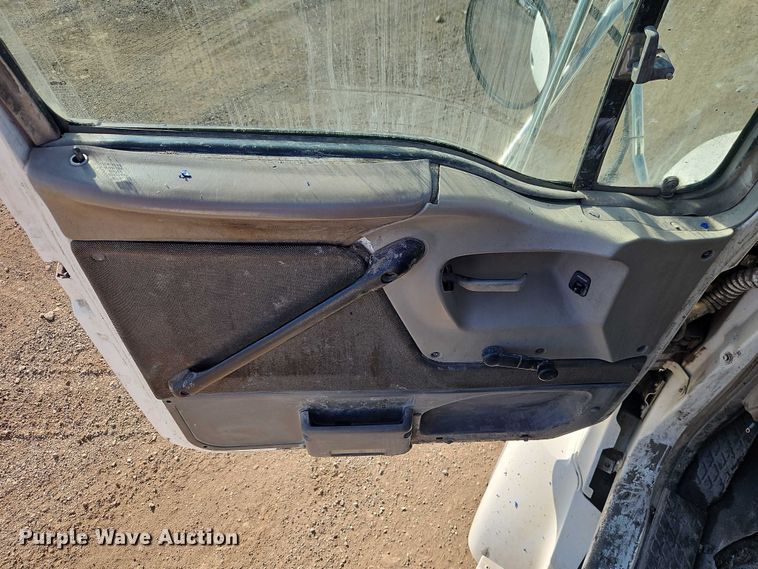 image for item EB8267 2001 Sterling A9500 water truck