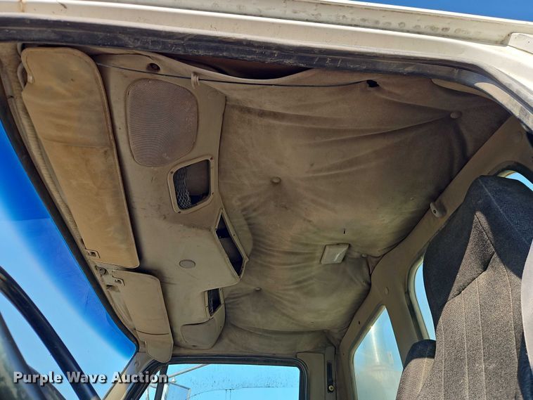 image for item EB8267 2001 Sterling A9500 water truck