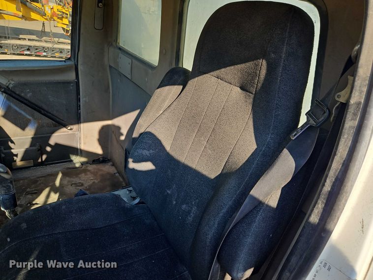 image for item EB8267 2001 Sterling A9500 water truck