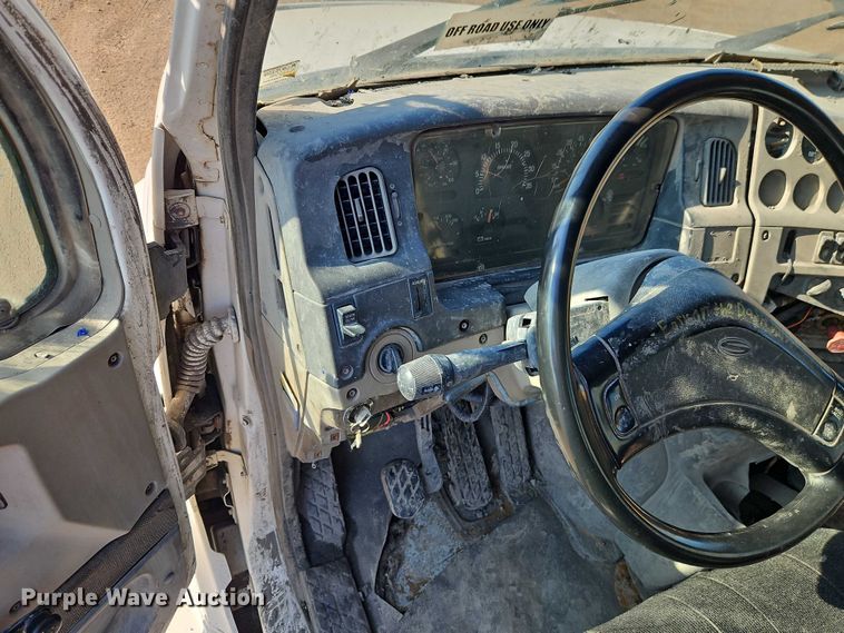 image for item EB8267 2001 Sterling A9500 water truck