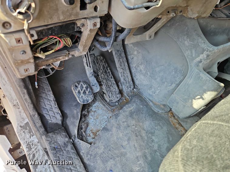 image for item EB8267 2001 Sterling A9500 water truck