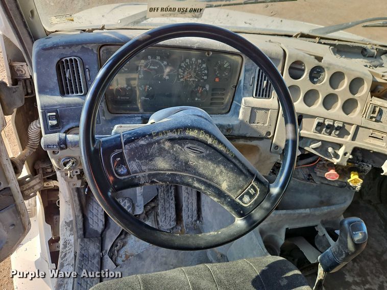 image for item EB8267 2001 Sterling A9500 water truck