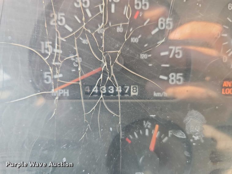 image for item EB8267 2001 Sterling A9500 water truck