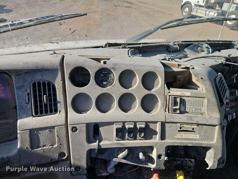 image for item EB8267 2001 Sterling A9500 water truck