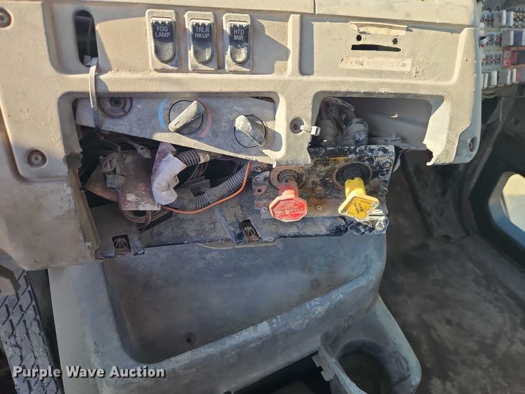 image for item EB8267 2001 Sterling A9500 water truck