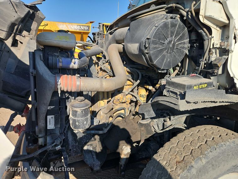 image for item EB8267 2001 Sterling A9500 water truck