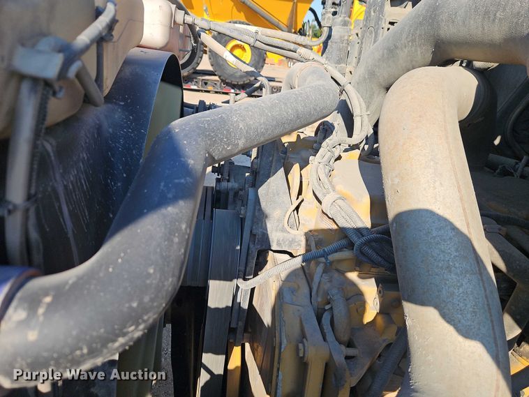 image for item EB8267 2001 Sterling A9500 water truck