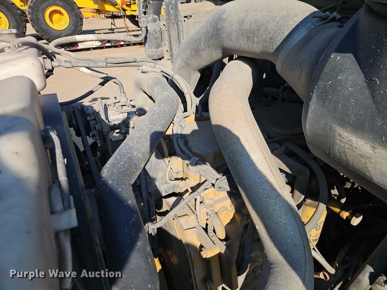 image for item EB8267 2001 Sterling A9500 water truck